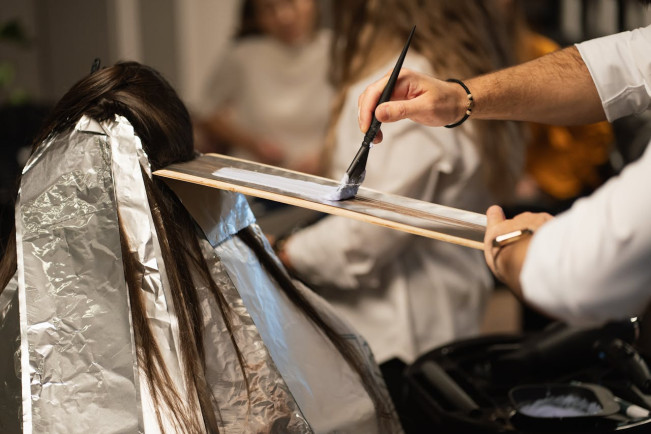 Penampilan Memukau, Risiko Mengintai: Bahaya Produk Rambut Kimia